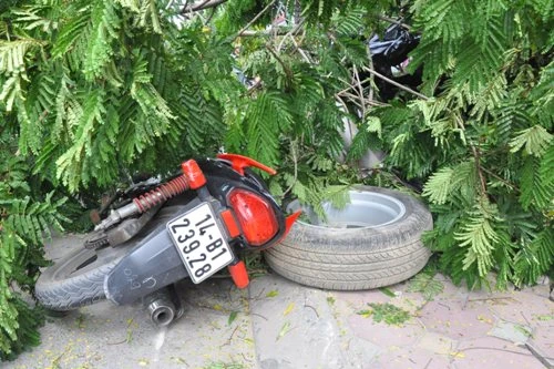 Xế hộp mất lái, gây tai nạn liên hoàn 